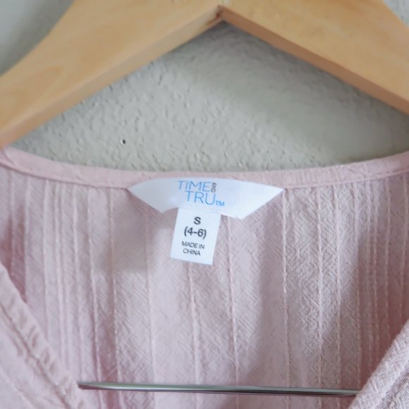 Women pink top :) - Picture 4 of 4